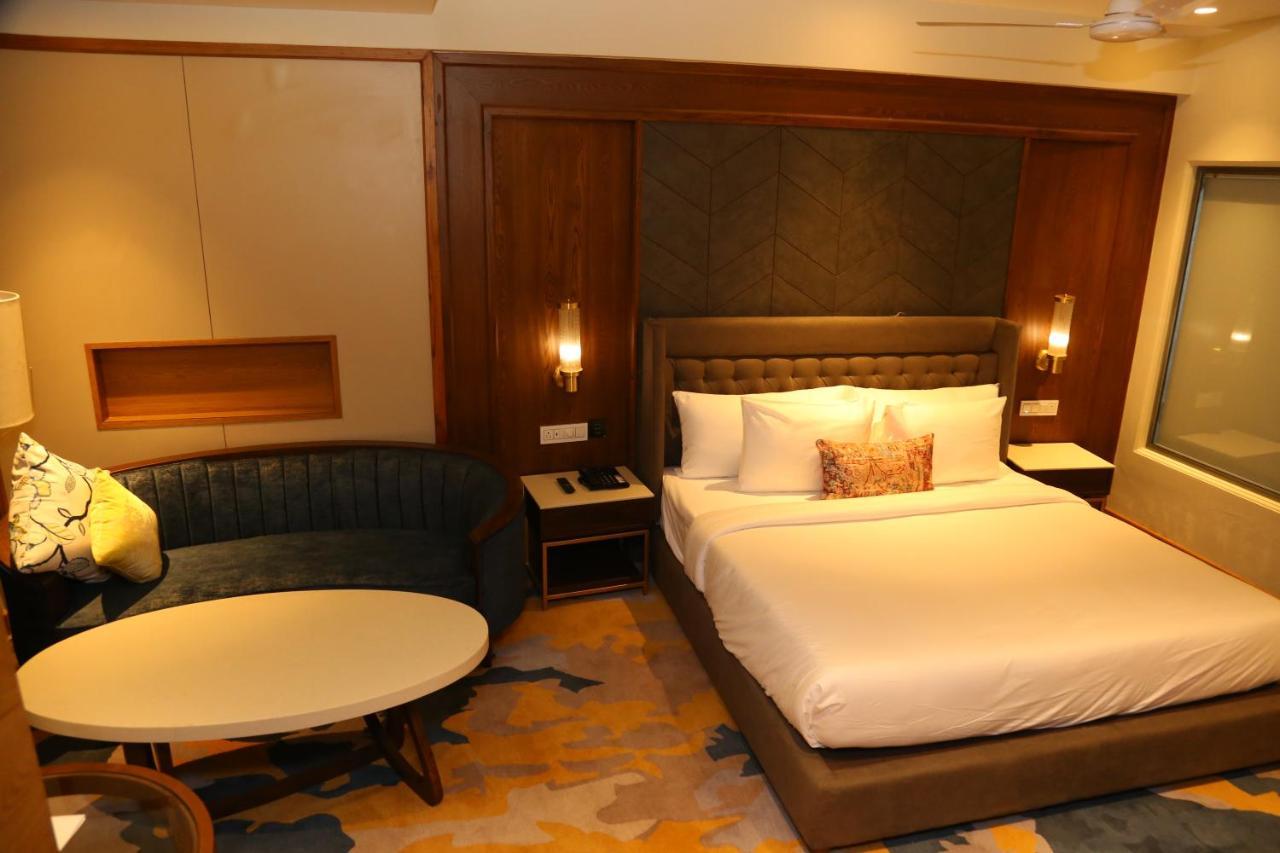 Dreamz Inn&Suites Zirakpur Exterior foto