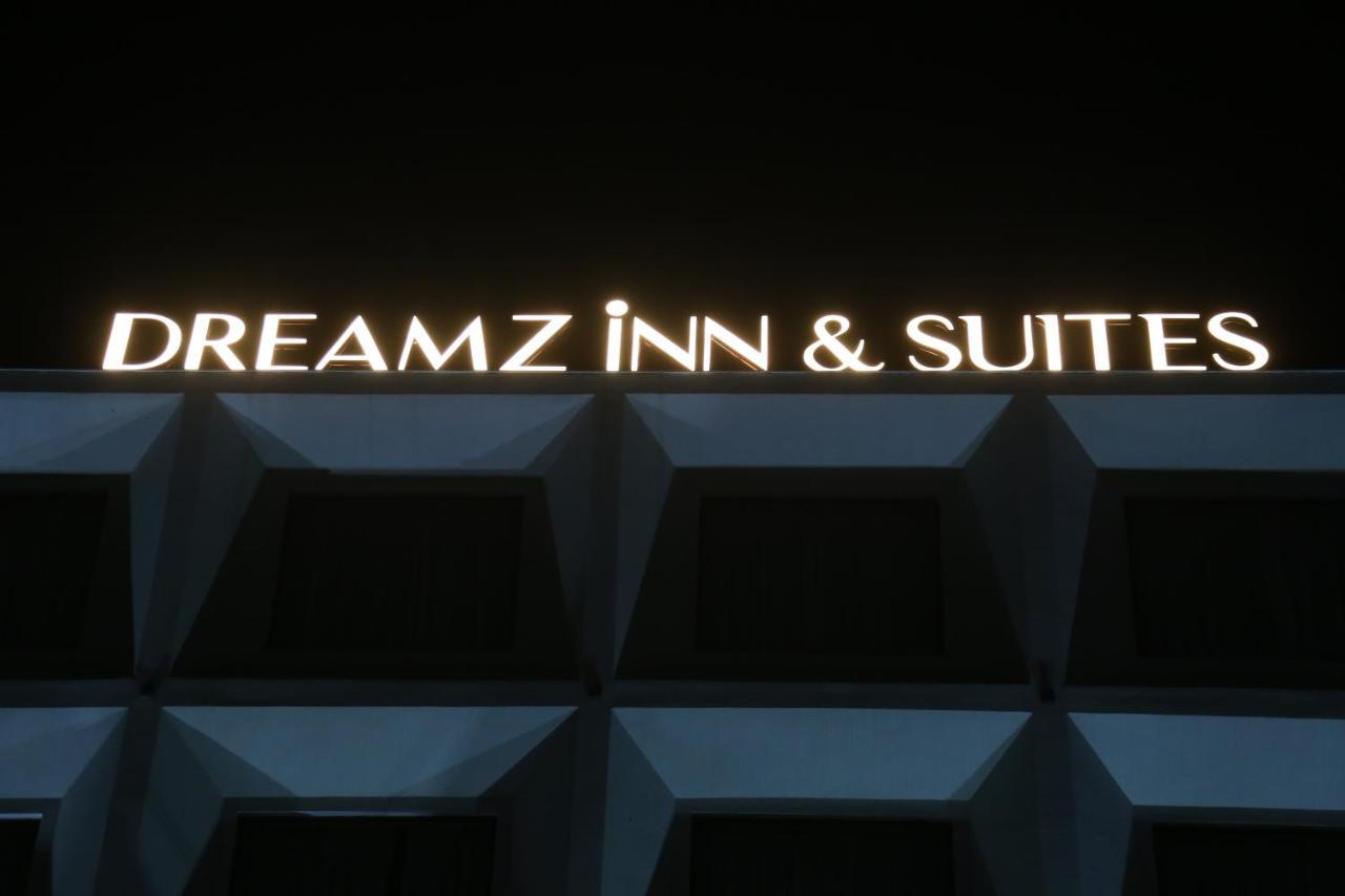 Dreamz Inn&Suites Zirakpur Exterior foto