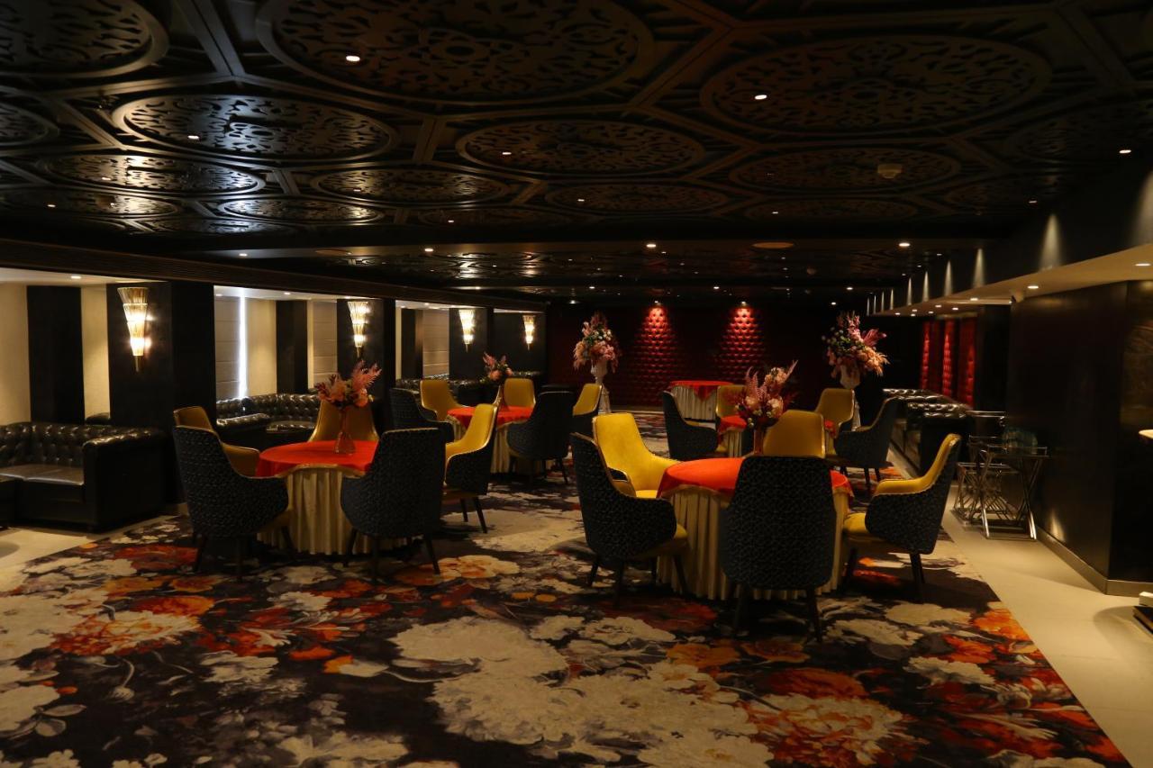 Dreamz Inn&Suites Zirakpur Exterior foto