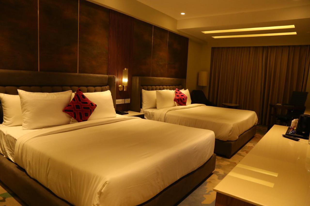 Dreamz Inn&Suites Zirakpur Exterior foto