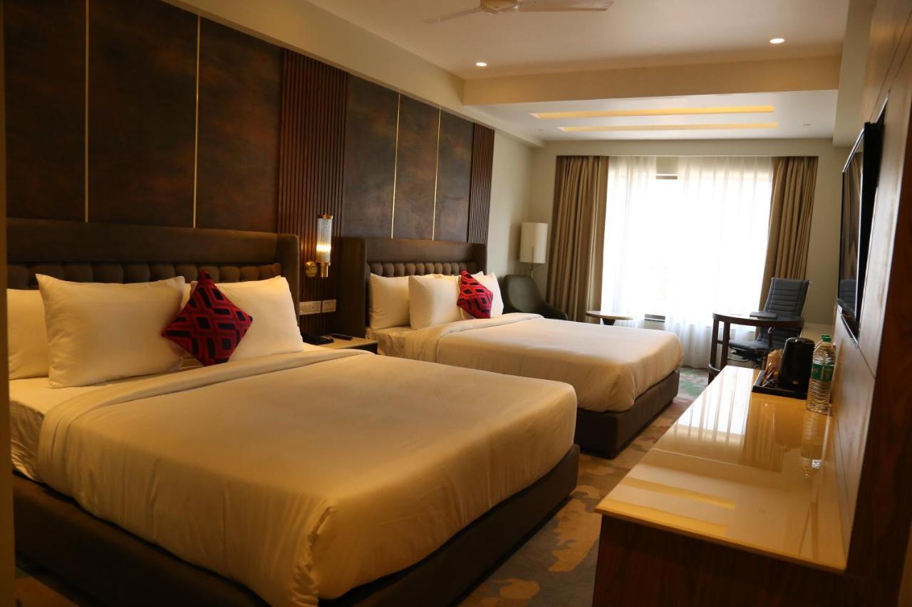 Dreamz Inn&Suites Zirakpur Exterior foto