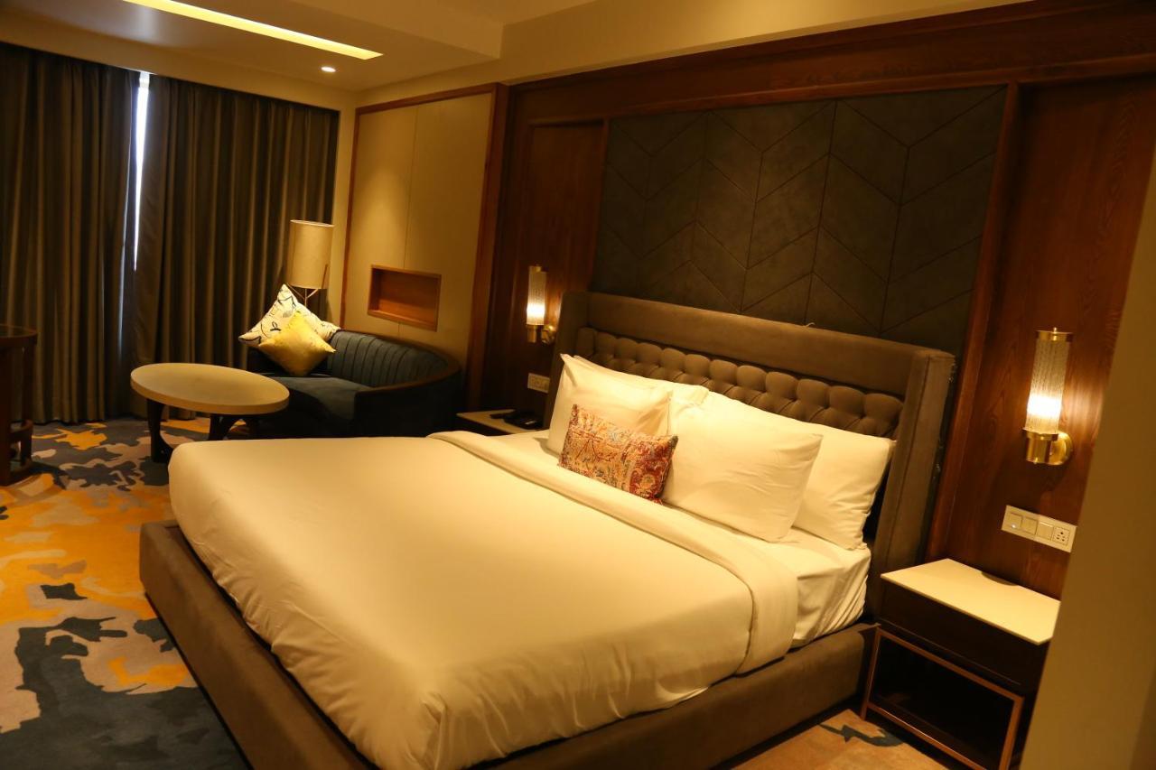 Dreamz Inn&Suites Zirakpur Exterior foto