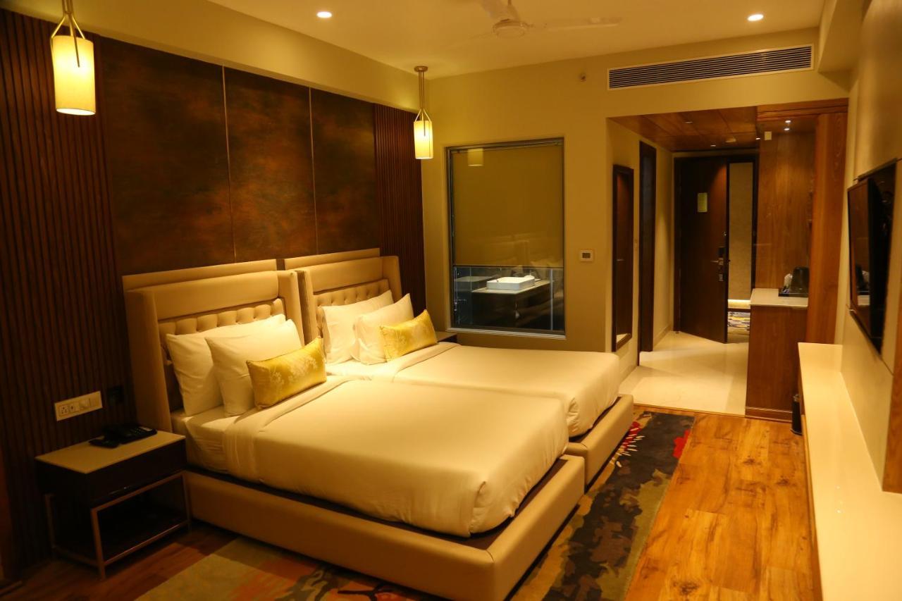 Dreamz Inn&Suites Zirakpur Exterior foto